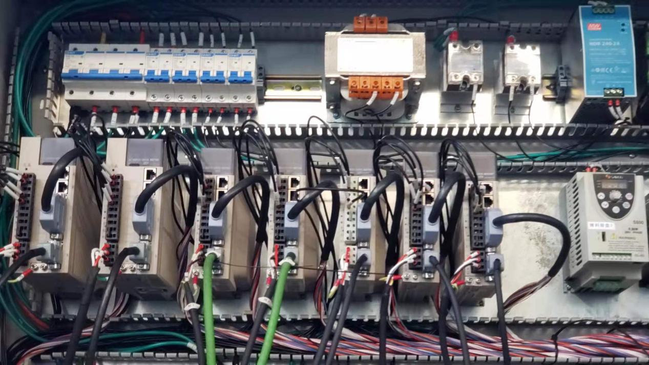 中智电气伺服系统在全自动树脂砂轮成型机系统方案中的应用 (2).jpg